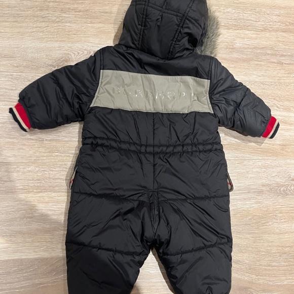 Burberry snowsuit 3 months (fits 0-6months) - Picture 2 of 8